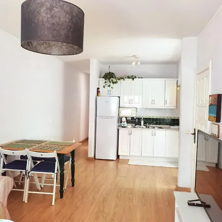 Precioso Apartamento Cerca De La Playa * カレタ・デ・ファマラ